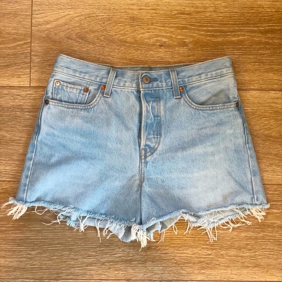 Levi's Pants - Levi’s Wedgie Short